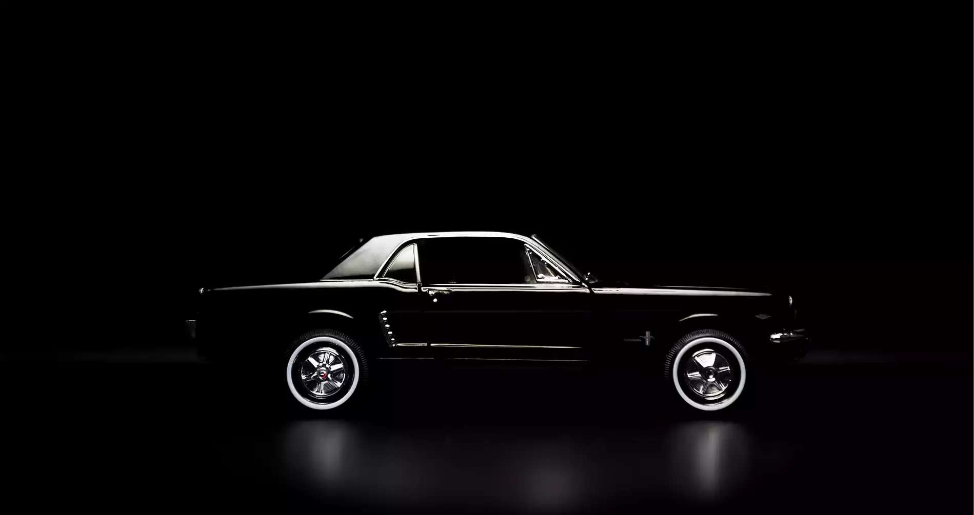 Zwarte Mustang 289 GT uit 1965