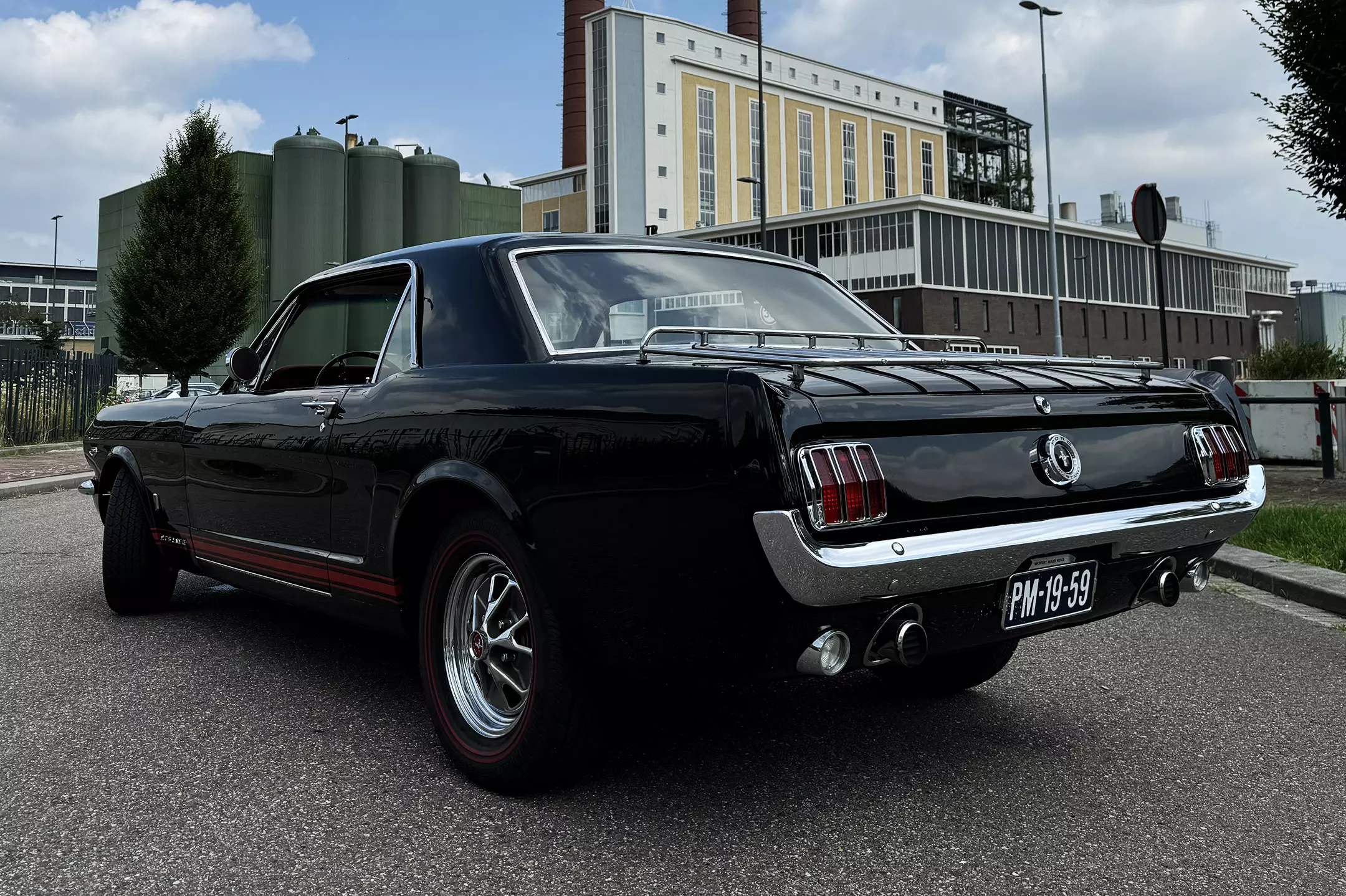 Zwarte-Mustang-289-GT-Backside